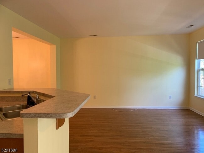 Building Photo - 51 Truman Ave