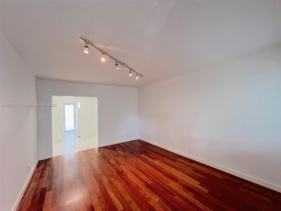 Foto principal - 1235 Euclid Ave