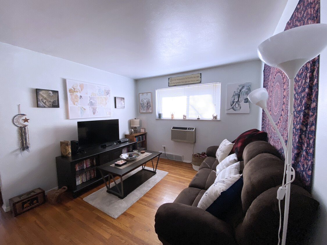 Living Room - 2004 Bellevue Ave