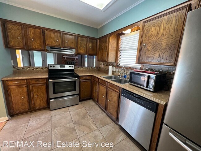 Building Photo - 3 br, 2 bath House - 3223 Pinehaven