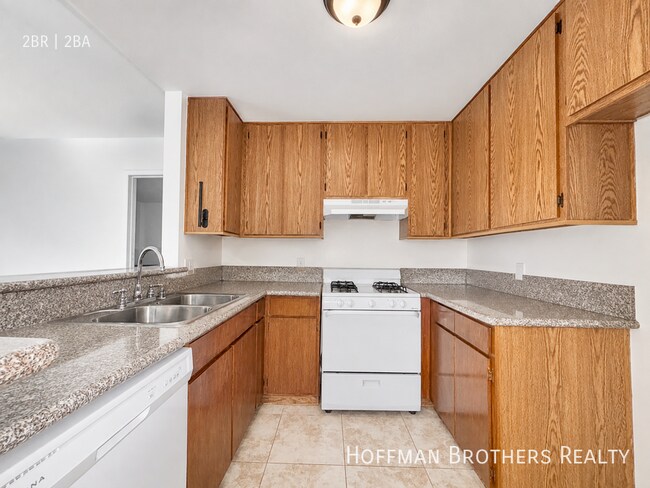 Building Photo - 15040 Vanowen St