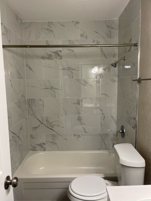 Beautiful tile in tub! - 808 at South Center Apartments