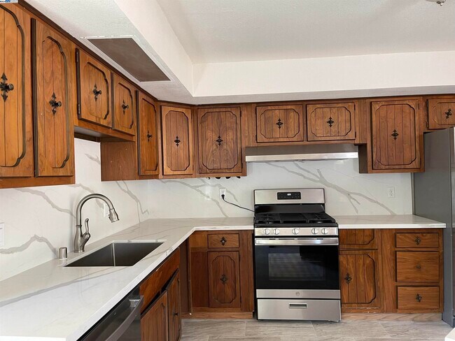 Building Photo - 838 Cherry Way