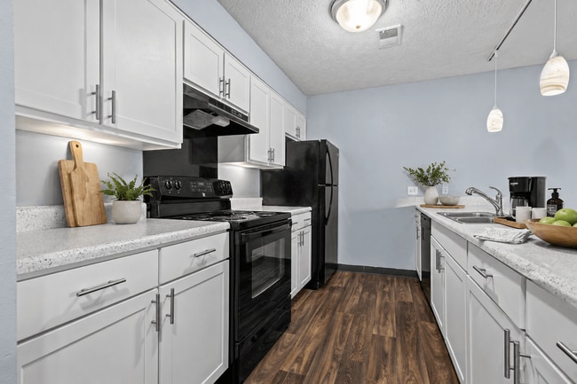Building Photo - Fairfax Apartments - Lansing, MI