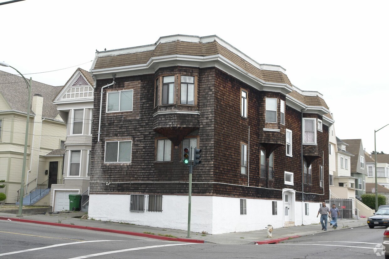 Primary Photo - 802 E 18th St