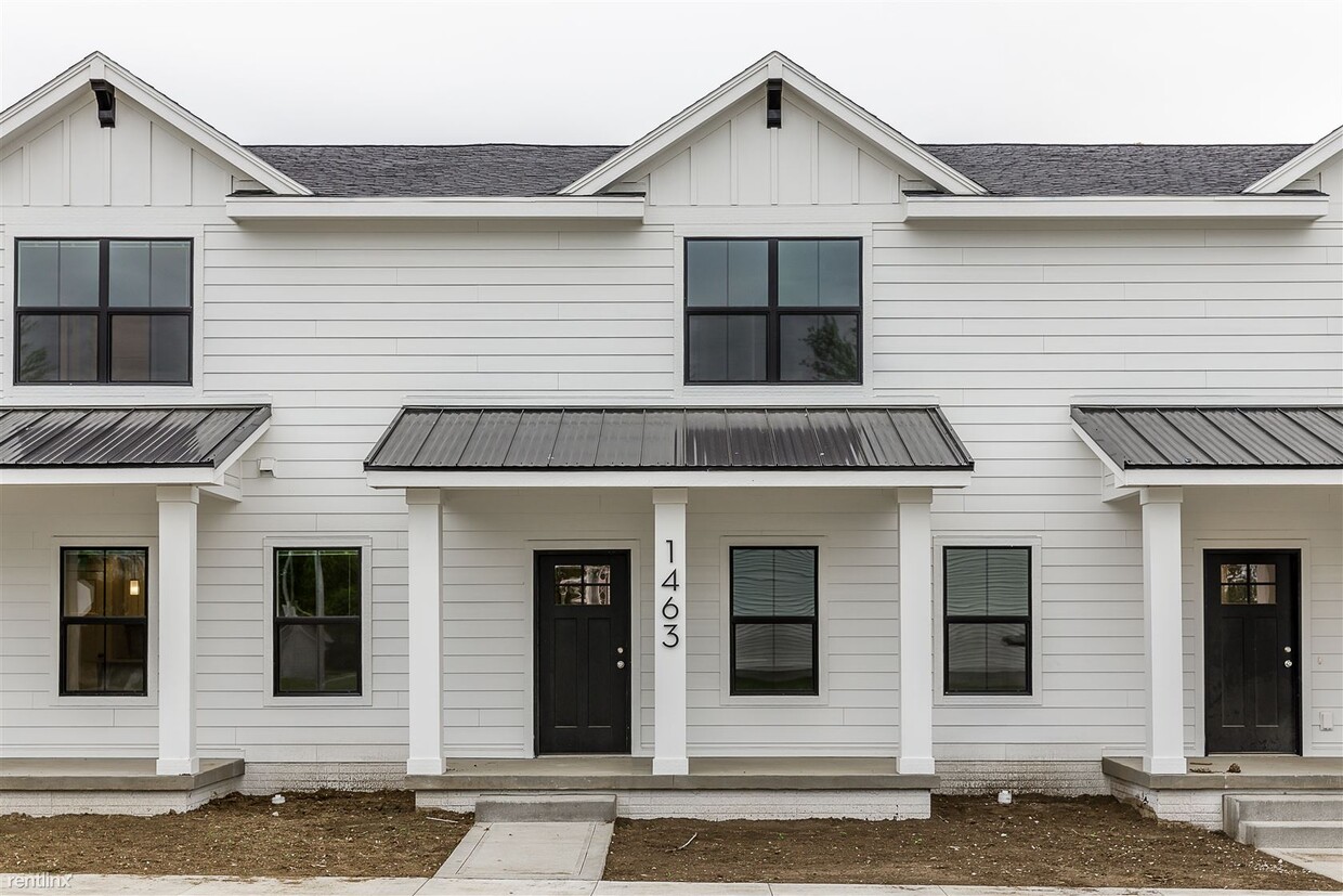 Primary Photo - 3 br, 2.5 bath Townhome - Hughes Century C...
