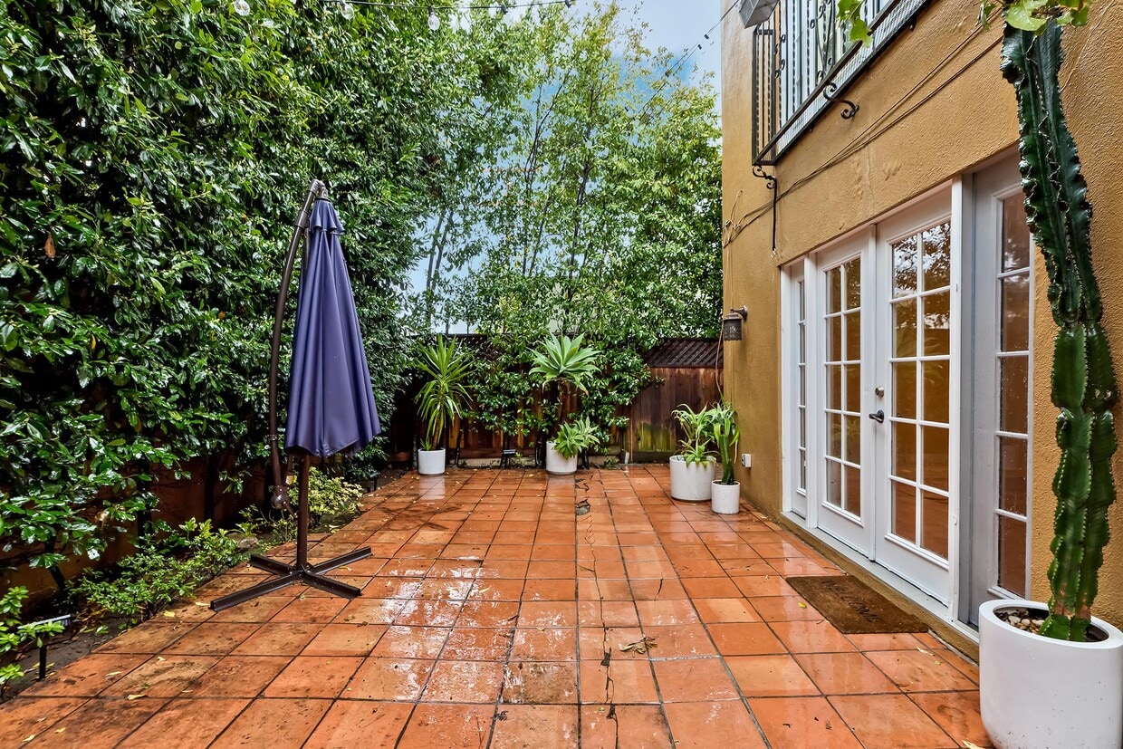 Primary Photo - 430 N Harper Ave