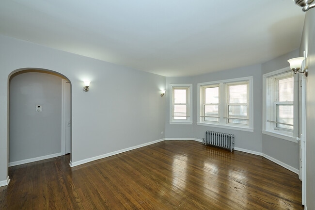 Foto del edificio - 6322 N Albany Ave