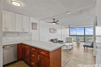 Building Photo - 4300 Waialae Ave
