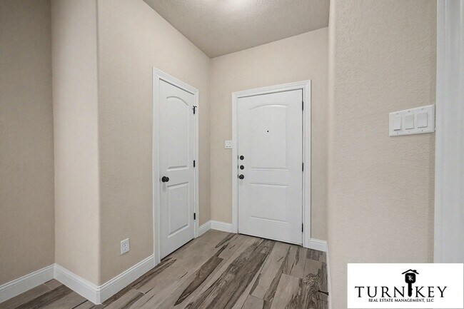 Foto del edificio - 7905 Butler Ct
