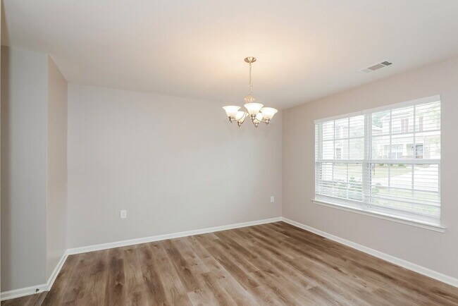 Foto del edificio - 1927 Stoney Pointe Cir
