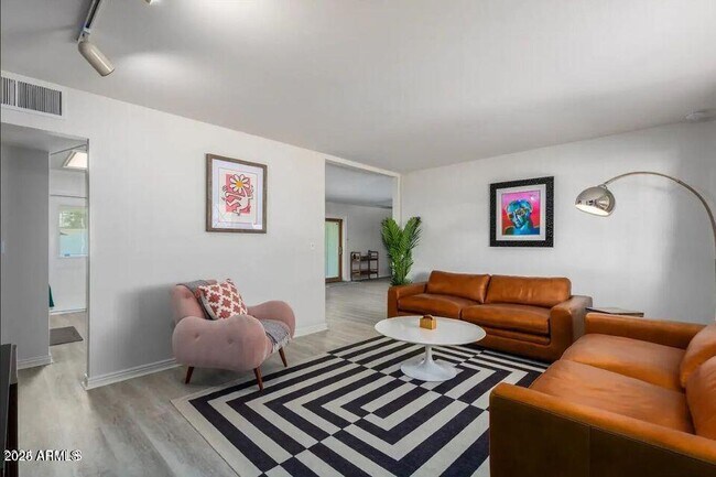 Foto del edificio - 7337 E Portland St