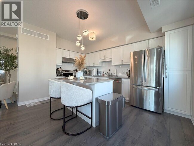 Building Photo - 19 Visionary Ave