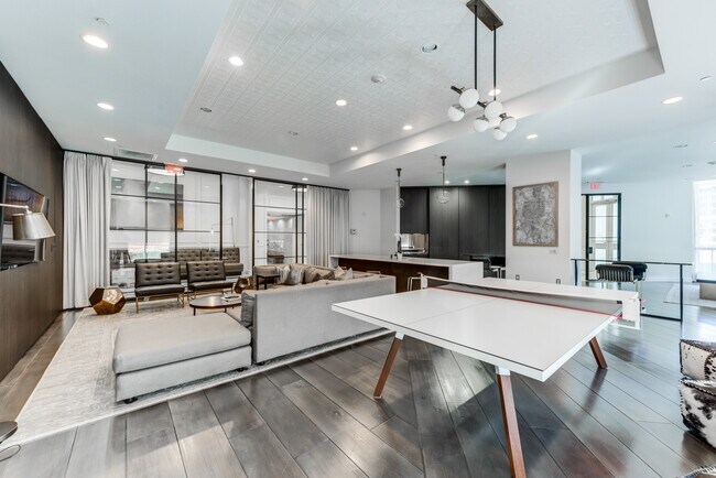Foto del edificio - 325 East Paces Ferry Rd NE