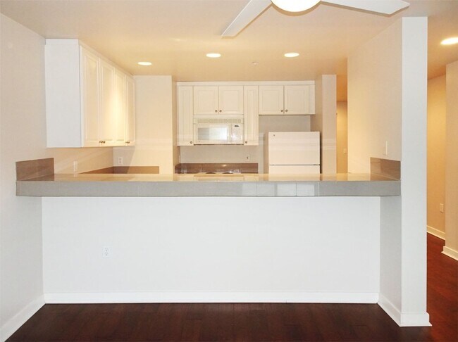 Building Photo - 1bd/1ba Seattle Condo