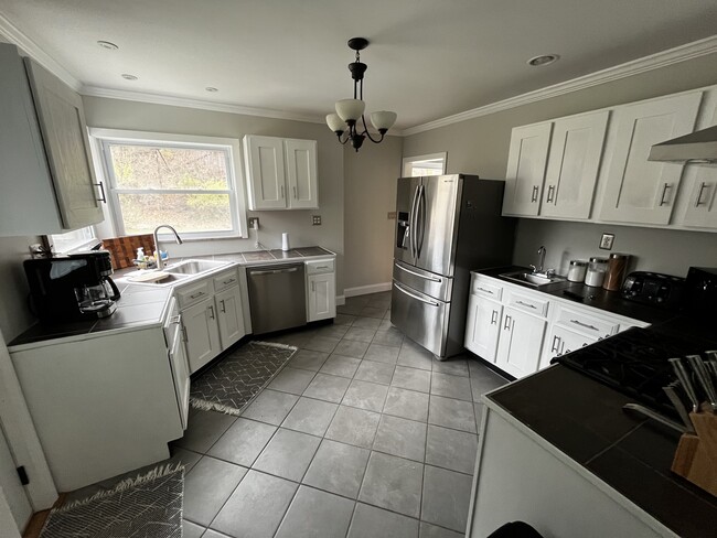 Foto del edificio - 1838 Oakridge Dr