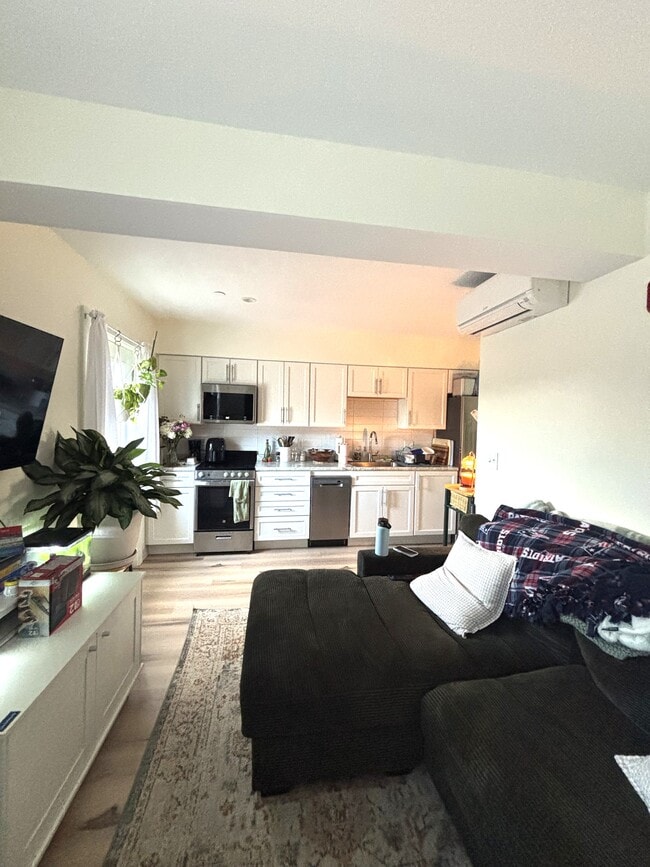 Foto del edificio - 38 Ladds Ln