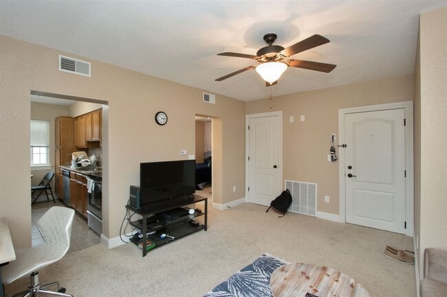 Building Photo - 100 Grandview Ct