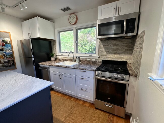 Foto del edificio - 22810 Portage Circle Dr