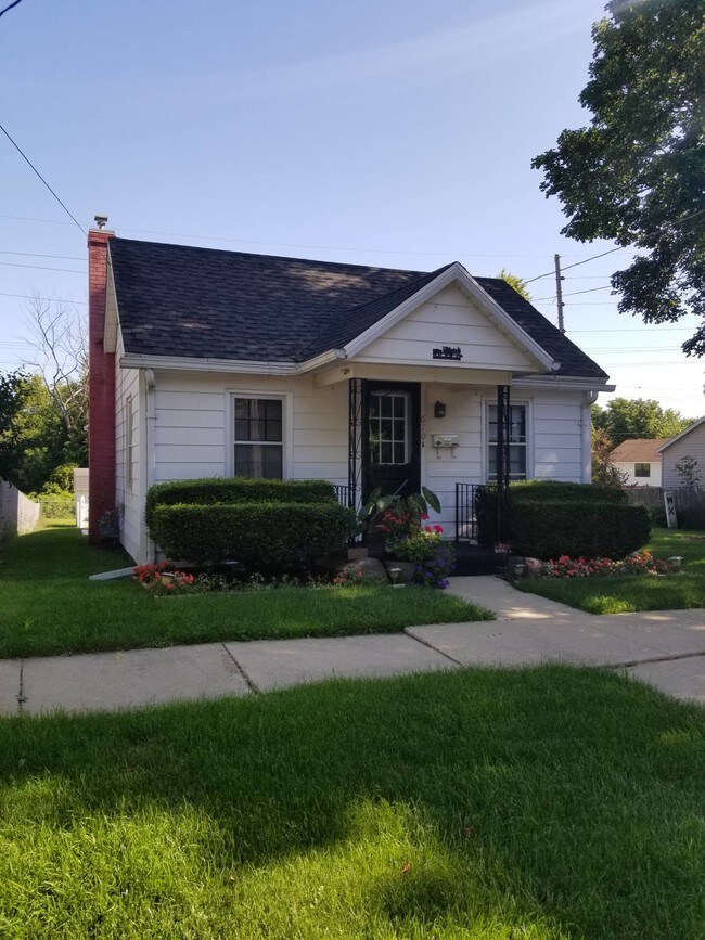 610 W Ringold St, Freeport, IL 61032 House Rental in Freeport, IL