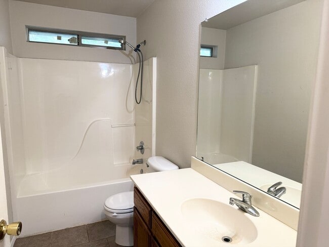 Foto del edificio - 129 Stewart Bend Ct