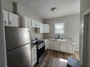 Building Photo - 641 N Goodman St
