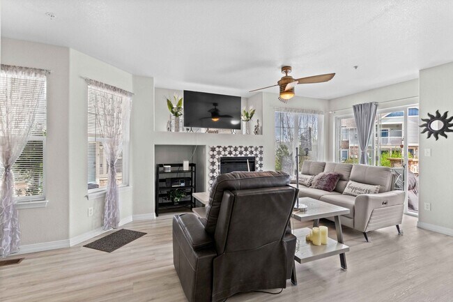 Foto del edificio - Stunning Townhome In Great Location!