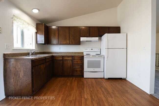 Foto del edificio - 1488 E 8th St