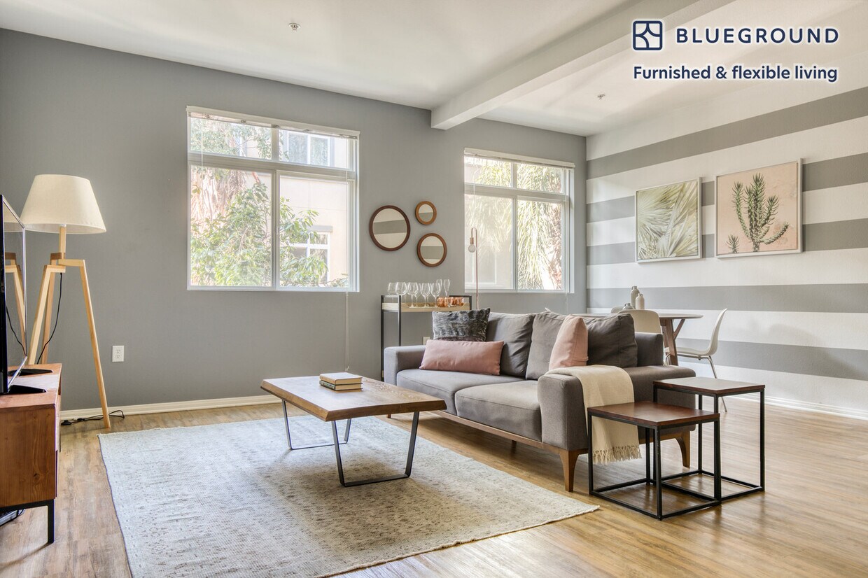 Foto principal - 8601 Lincoln Blvd