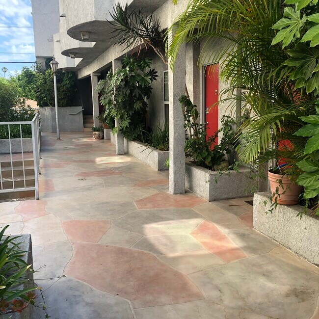 Building Photo - 15115 Burbank Blvd