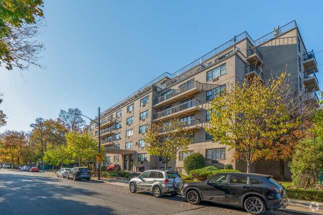 Building Photo - Woodview Condominium