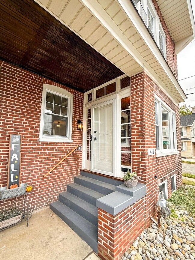 Foto del edificio - Stunning 3-Bedroom Twin Home in the Heart of Phoenixville! Available NOW!
