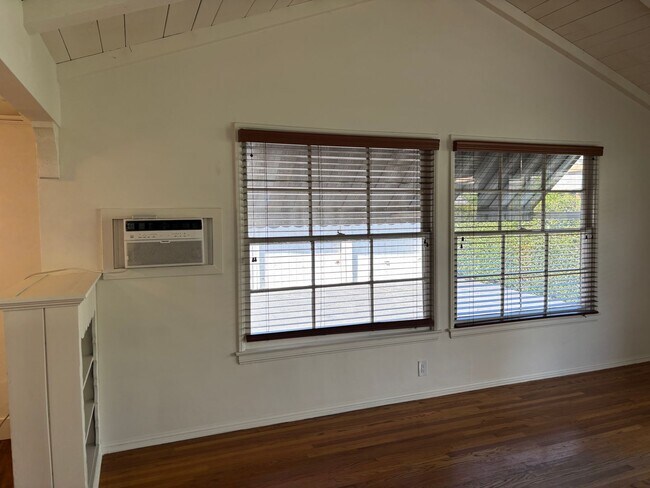 Foto del edificio - Kester Ave, 5069-5071