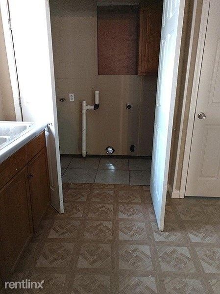 Building Photo - 3 br, 1 bath Apartment - 100 Sharon Avenue