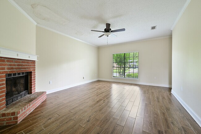 Foto del edificio - 17418 Deer Lake Ave