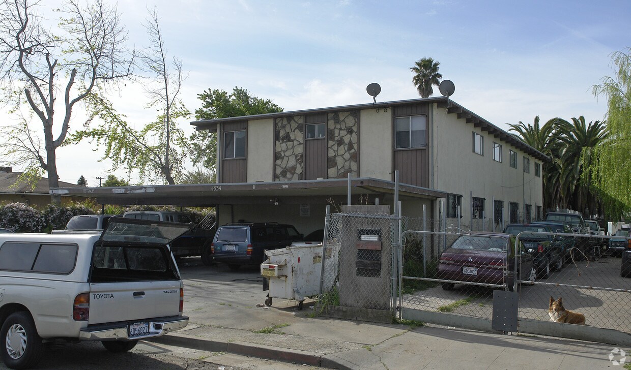 Foto del edificio - 4534 Florida Ave