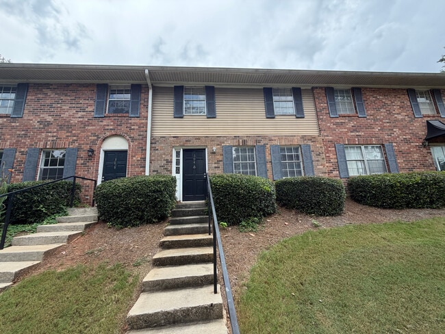 Building Photo - Room in Townhome on Northdale Rd