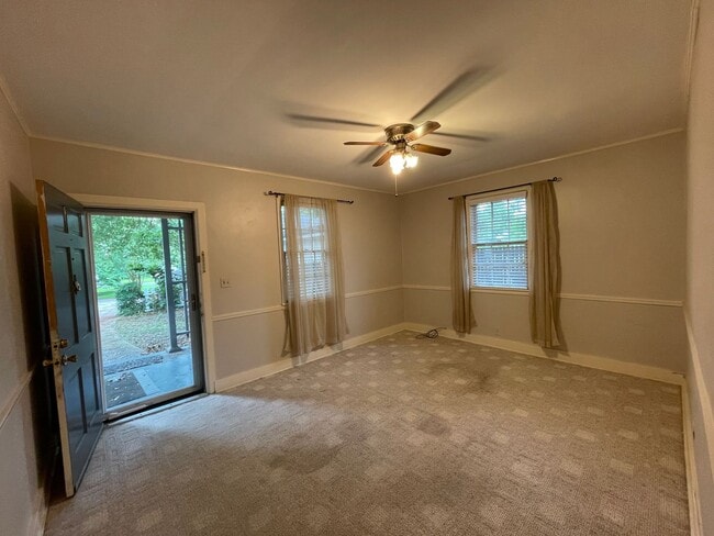 Building Photo - Adorable Cottage in The Hill Area!