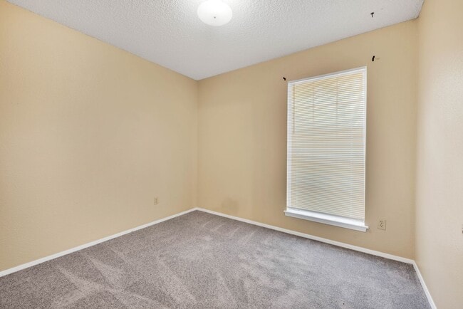 Building Photo - 6427 Ridge Pl St