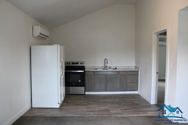 Building Photo - 1 Bed/1 Bath for Rent
