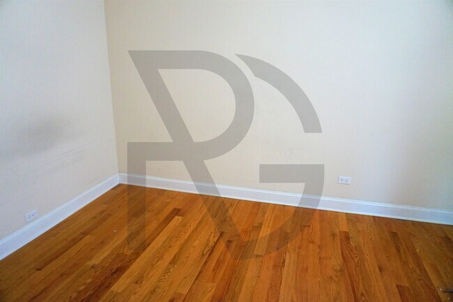 Foto del edificio - 3732 N Pine Grove Ave
