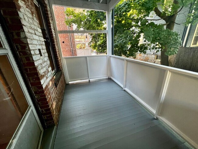 Building Photo - 3Br/1Bth, Available Sep. 1, 2026. Great location!  H/HW included! Laundry in building.