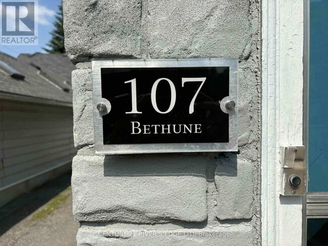 Building Photo - 107 Bethune St