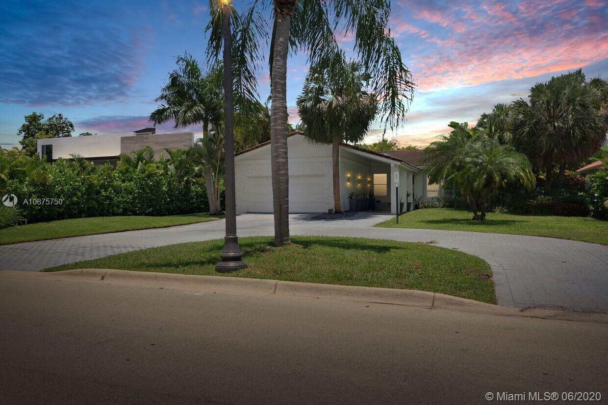 Primary Photo - 185 Golden Beach Dr