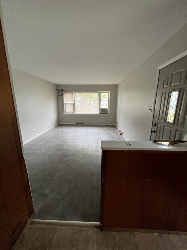 Building Photo - 3634 Nebraska Dr