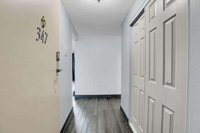 Foto del edificio - 1 Bedroom, 1 bath, 3rd floor Apartment