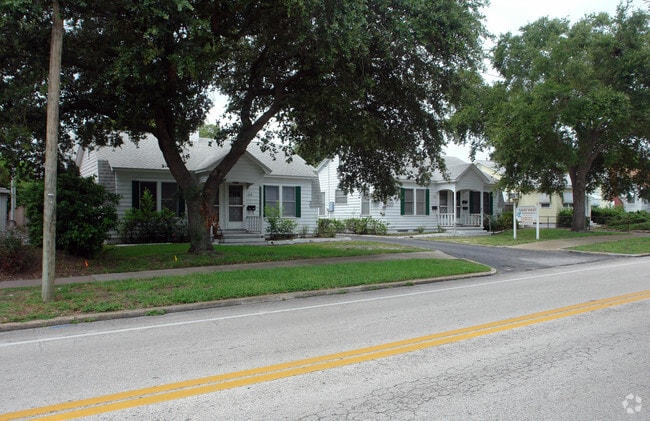 Building Photo - Bayview Apartments