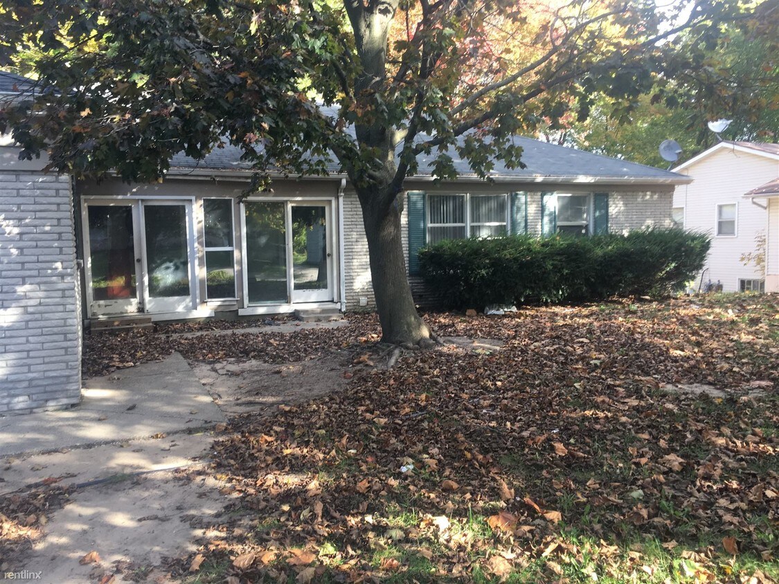 Primary Photo - 1383 Carriage Hill Dr SE