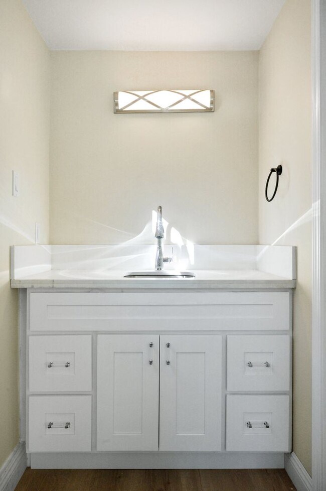 Foto del edificio - Large studio unit in a quiet Claremont Nei...