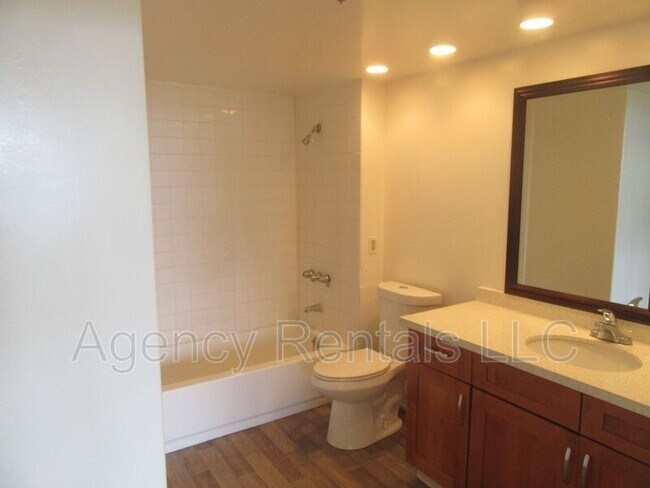 Building Photo - 581 Kamoku St